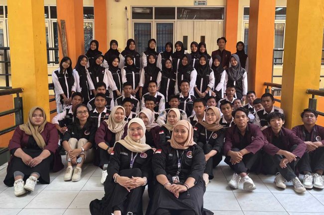 HIMATI Kenalkan Prodi Teknologi Informasi dan Edukasi Keamanan Jaringan di SMK Balikpapan