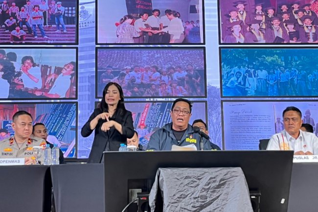 Polri Beberkan Bukti Jokowi Kuliah di UGM, Ada Foto Lawas saat KKN hingga Wisuda