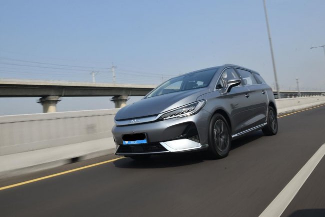 Harga BYD M6  per Mei 2025 Mulai dari Rp 383 Juta