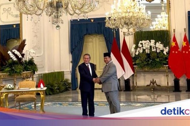 Prabowo Sambut Kedatangan PM China Li Qiang di Istana Merdeka
