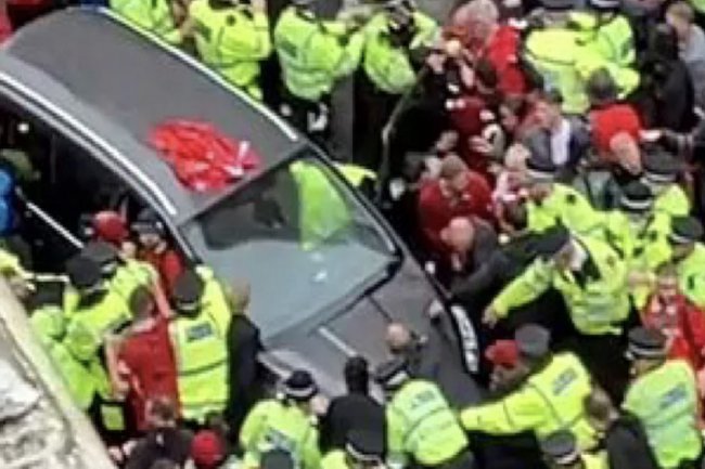 Mobil Tabrak Kerumunan Pawai Kemenangan Liverpool, Tak Dianggap Serangan Teroris