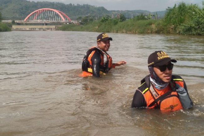 Remaja Dilaporkan Tenggelam di Sungai Kalikuto, Pencarian Masih Berlanjut