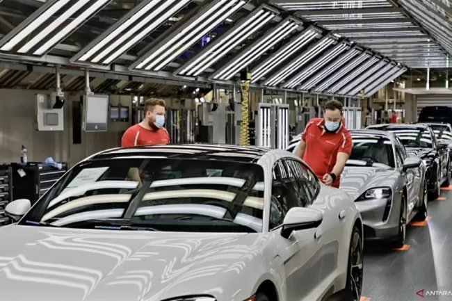 Industri Otomotif Eropa Lesu! Porsche dan Volvo Terpaksa PHK Ribuan Pekerja Jelang Transisi ke Mobil Listrik