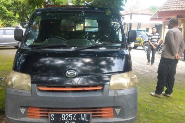 Bocah 9 Tahun di Jombang Tewas Usai Tertimpa Muatan Hollow yang Lepas