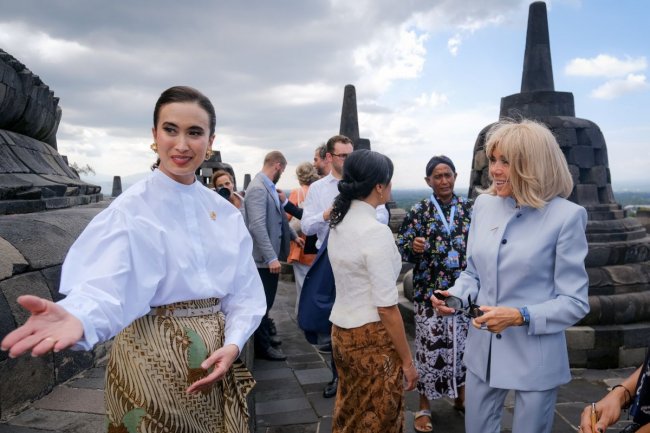 Menpar dampingi Brigitte Macron menikmati keindahan Borobudur