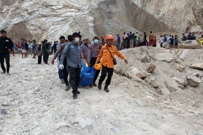 10 Orang Dilaporkan Tewas dalam Peristiwa Tanah Longsor di Lokasi Tambang Galian C Gunung Kuda Cirebon