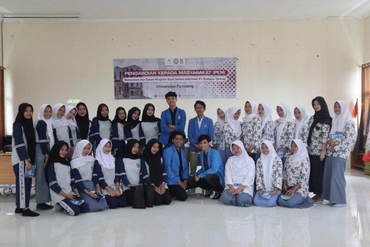 PKM Universitas Pamulang Kampus Serang: Pengenalan Teknologi Informasi Dalam Dunia Pekerjaan menggunakan Aplikasi Perkantoran