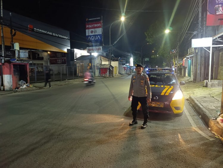 Polsek Cikole Laksanakan Patroli Malam untuk Jaga Kamtibmas