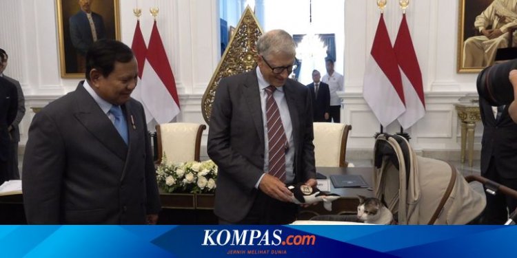 Ketika Bobby Kertanegara Dapat Hadiah Boneka dari Bill Gates...