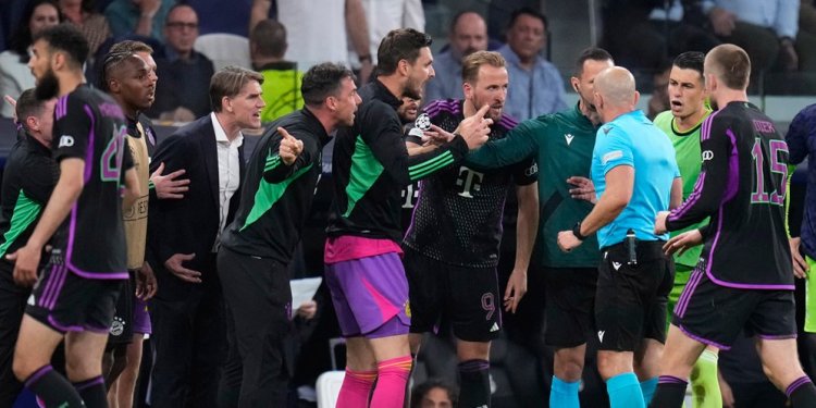Balasan Keras Wasit Szymon Marciniak untuk Protes Hansi Flick: Komentar Bodoh