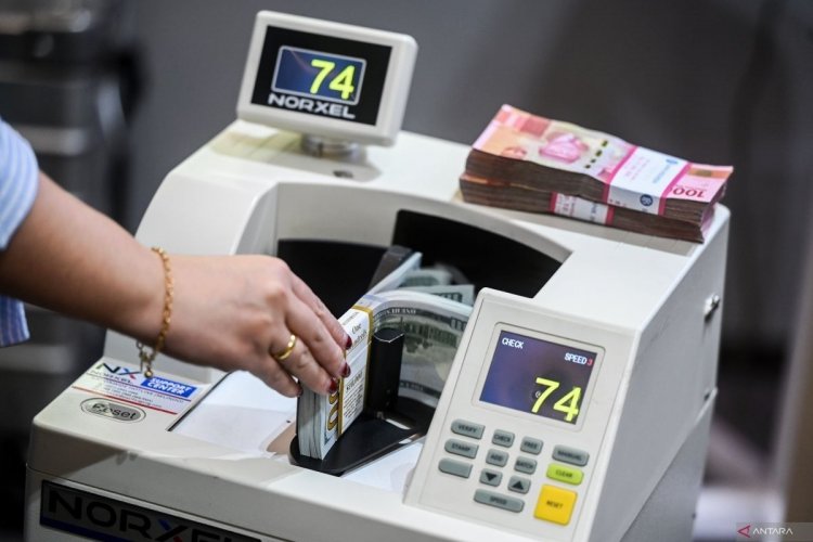 Rupiah melemah seiring pernyataan The Fed yang lebih "hawkish"