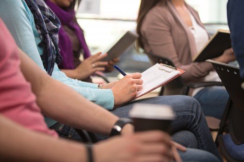 Pendaftar Mahasiswa Internasional di Universitas Inggris Turun Drastis