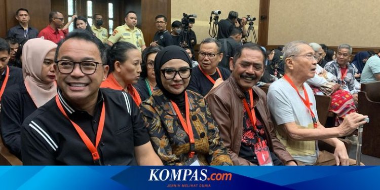FX Rudy hingga Ribka Tjiptaning Hadiri Sidang Hasto Kristiyanto