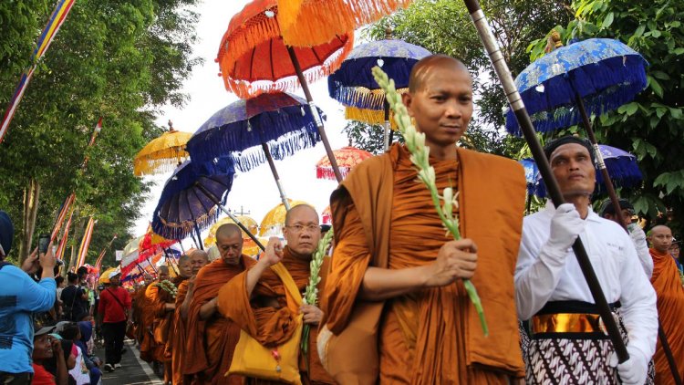Hari Waisak: Perayaan 3 Peristiwa Penting Umat Buddha