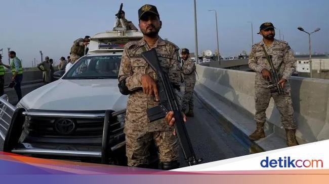 Semakin Panas! India Tembakkan Rudal ke 3 Pangkalan Udara Pakistan