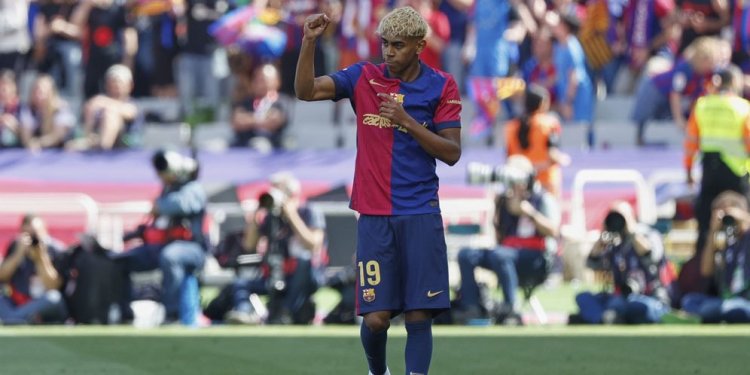 Hansi Flick Puji Kedewasaan Lamine Yamal Usai Bawa Barcelona Kalahkan Madrid