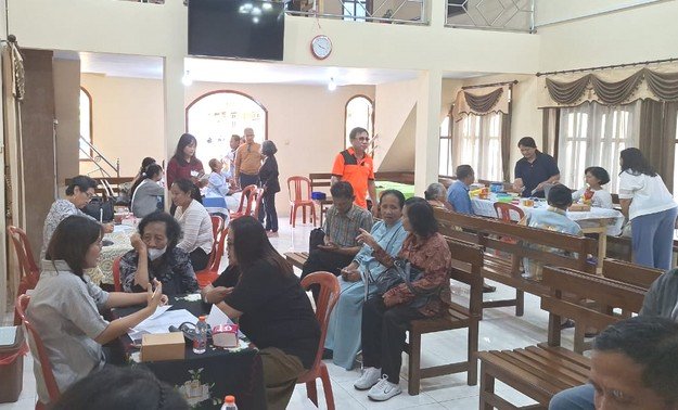 Berbagi Kasih Lewat Pemeriksaan Kesehatan Gratis dan Pemberian Sembako di Jawa Timur