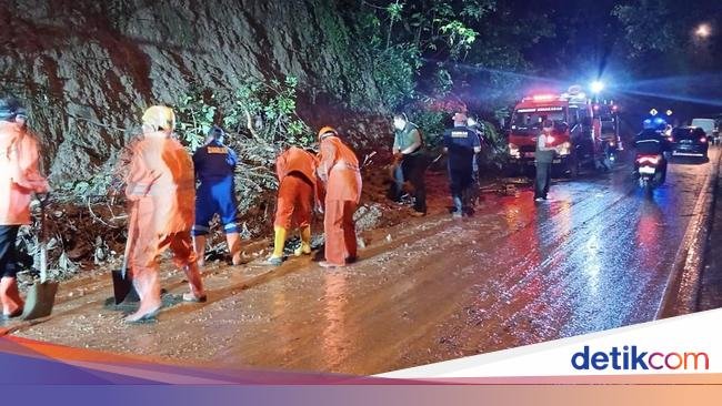 Sempat Tertutup Longsor, Jalur Kalibawang-Muntilan Berangsur Normal