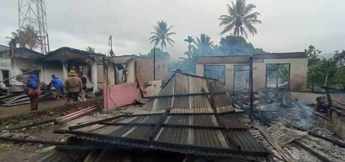 Kebakaran Hebat di Dairi, Tiga Rumah Semi Permanen Ludes Terbakar