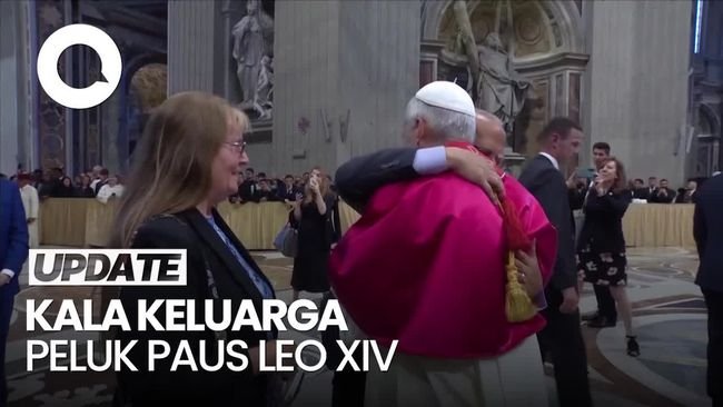 Video: Momen Paus Leo XIV Dipeluk Kakaknya Seusai Resmi Dilantik
