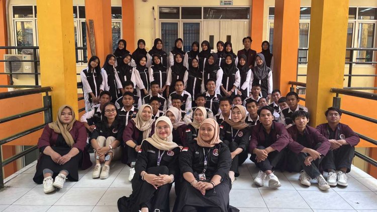 HIMATI Kenalkan Prodi Teknologi Informasi dan Edukasi Keamanan Jaringan di SMK Balikpapan