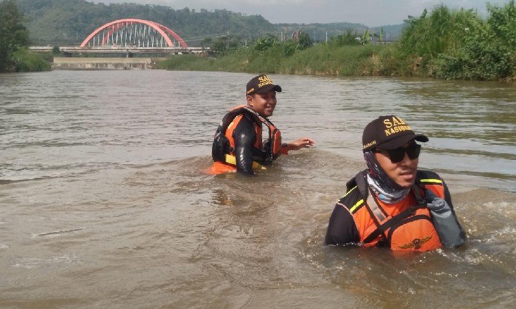 Remaja Dilaporkan Tenggelam di Sungai Kalikuto, Pencarian Masih Berlanjut