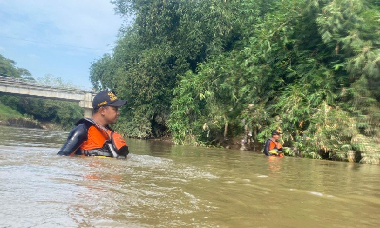 Remaja Hanyut di Sungai Kalikuto Batang Ditemukan Meninggal Dunia