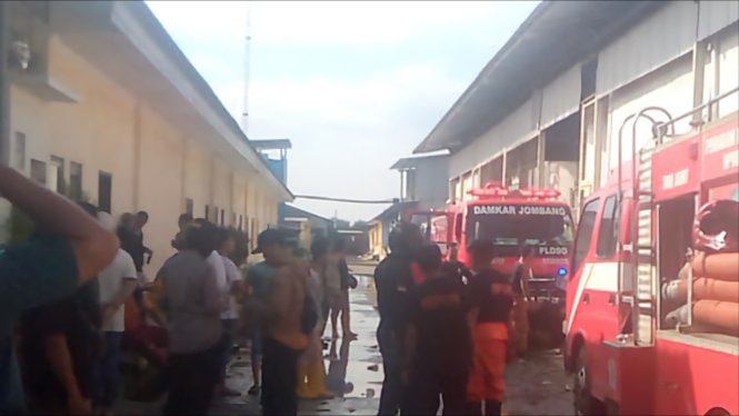 Kebakaran di Gudang Penggorengan Nugget Jombang, Kerugian Capai Rp300 Juta
