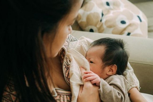 Manfaat Payudara Kecil saat Menyusui yang Jarang Diketahui, Ini Kata Studi