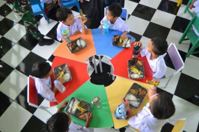 Simak Langkah Pertolongan Pertama Keracunan Makanan dari Pusat Krisis Kemenkes