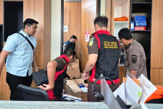 Peristiwa Dugaan Korupsi Ditemukan, Kejari Perak Geledah Kantor Pelindo Sub Regional 3 dan APBS