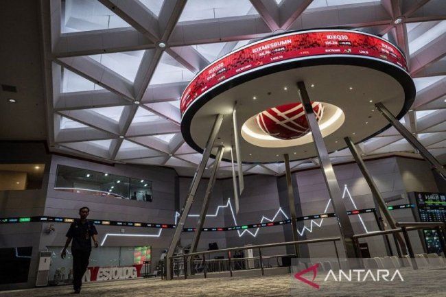 IHSG menguat di tengah pelemahan bursa kawasan dan global