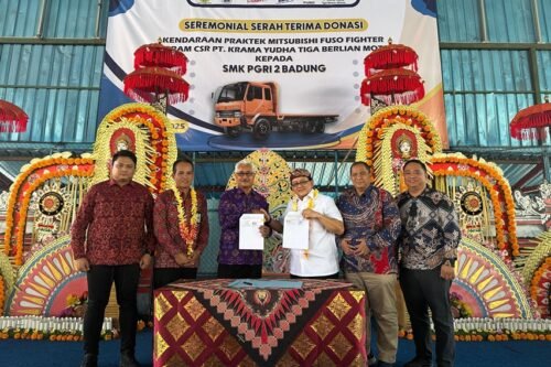 Dukung Pendidikan Otomotif, KTB Donasikan Fuso Fighter untuk SMK di Bali