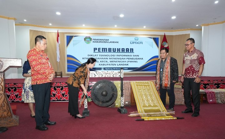 Bupati Landak Buka Diklat Teknologi Informasi dan Kewirausahaan Menengah PMKM Landak