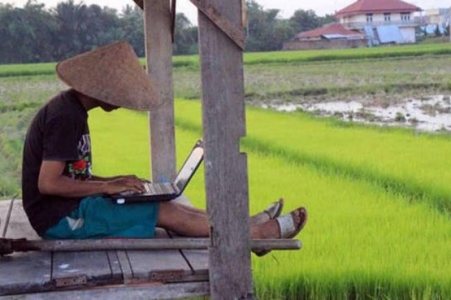 Teknologi Untuk Meningkatkan Literasi Dan Kesejahteraan Masyarakat