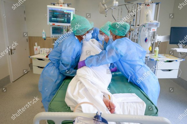 Pandemi COVID-19 Mengubah Praktik ICU: Mengapa Posisi “Tengkurap” Menyelamatkan Banyak Nyawa