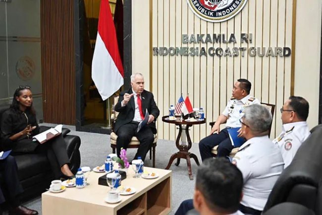Tingkatkan Kemampuan Maritim, Amerika Serikat Berikan 184 Unit Peralatan Teknologi Informasi ke Bakamla - Indonesiadefense.com | Informasi Berita Terkini dan Terbaru Hari Ini Hankam Dan TNI %
