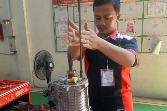 Perkuat Link and Match, Dua Guru SMK Ma’arif 9 Kebumen Otomotif Ikuti Program Pintar Bersama Daihatsu