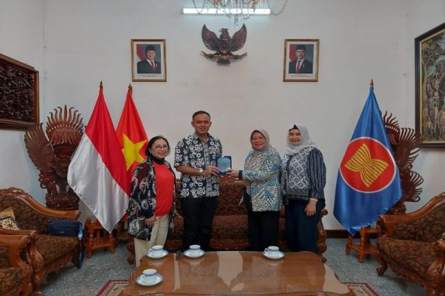 Perkuat Jejaring Internasional, Universitas LIA Kunjungi KJRI di Vietnam