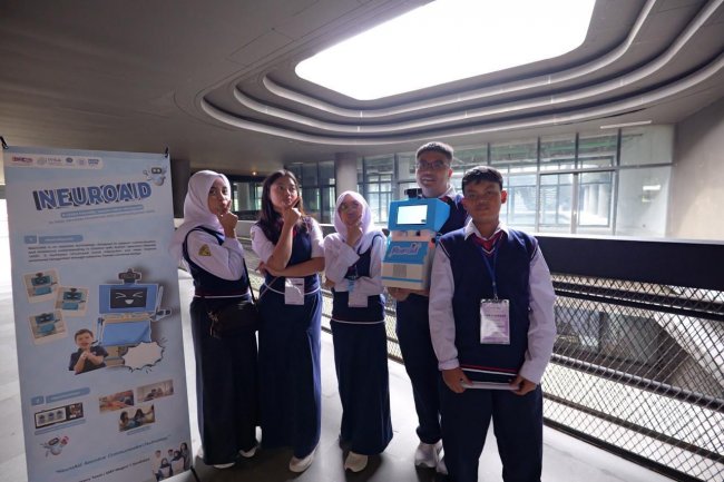 Siswa SMPN 1 Surabaya Raih Emas Internasional Berkat Robot Pendamping Anak Autis