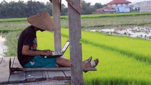 Teknologi Untuk Meningkatkan Literasi Dan Kesejahteraan Masyarakat