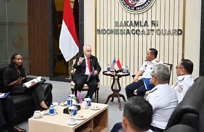 Tingkatkan Kemampuan Maritim, Amerika Serikat Berikan 184 Unit Peralatan Teknologi Informasi ke Bakamla - Indonesiadefense.com | Informasi Berita Terkini dan Terbaru Hari Ini Hankam Dan TNI %
