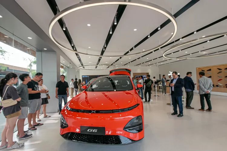 Kaleidoskop 2025: Perang Harga Mobil Listrik Tak Terelakkan, Ini Sikap Xpeng, Polytron, dan Toyota