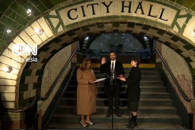 Momen Mamdani Disumpah Jadi Wali Kota New York Pakai Al-Qur'an