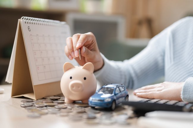 Respons Publik atas Ketidakpastian Ekonomi: Menabung