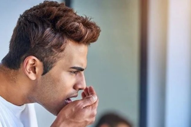 Sering Radang Tenggorokan? Hindari Kebiasaan Buruk Ini Sekarang Juga!