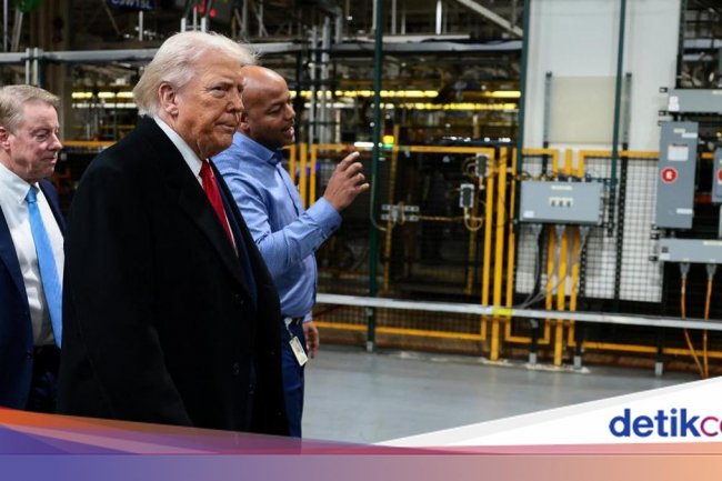 Trump ke Detroit, Klaim Kebijakan Tarif Dongkrak Investasi Industri Otomotif
