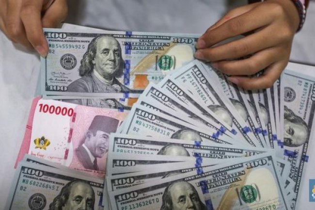 Usai Rekor Terlemah di Spot, Rupiah di Luar Negeri Tembus Rp17.000