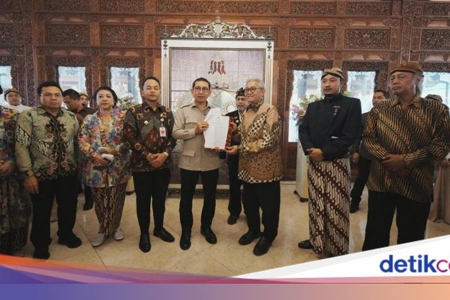 Fadli Zon Serahkan SK buat Tedjowulan, Keraton Solo Bergejolak