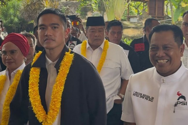 Disambut Barong Gajah, Kaesang Tiba di Rakorwil PSI Bali